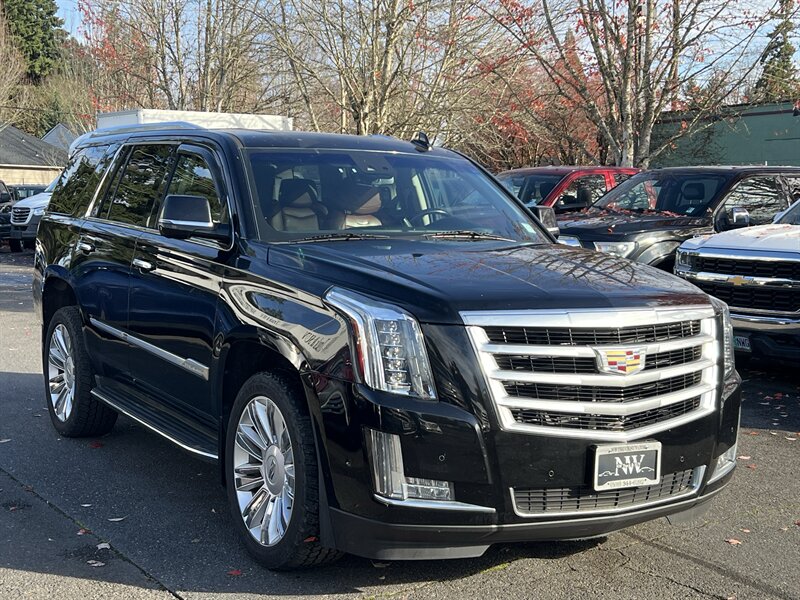 2017 Cadillac Escalade Luxury EcoTec3 6.2L V8 420hp 460ft, 4X4, Tow Hitch , 7 Seats, Leather Interior, Heat & Cool Seats, Moonroof, Parking Sensors, Navigation, Heads Up Display, Backup Camera, Rearview Mirror Cam, Running Boards. - Photo 4 - Milwaukie, OR 97267