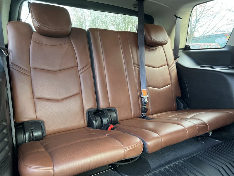 2017 Cadillac Escalade Luxury EcoTec3 6.2L V8 420hp 460ft, 4X4, Tow Hitch , 7 Seats, Leather Interior, Heat & Cool Seats, Moonroof, Parking Sensors, Navigation, Heads Up Display, Backup Camera, Rearview Mirror Cam, Running Boards. - Photo 16 - Milwaukie, OR 97267
