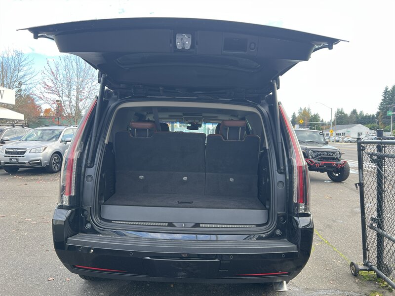 2017 Cadillac Escalade Luxury EcoTec3 6.2L V8 420hp 460ft, 4X4, Tow Hitch , 7 Seats, Leather Interior, Heat & Cool Seats, Moonroof, Parking Sensors, Navigation, Heads Up Display, Backup Camera, Rearview Mirror Cam, Running Boards. - Photo 9 - Milwaukie, OR 97267