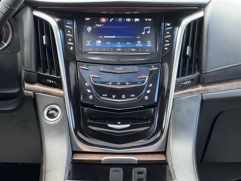 2017 Cadillac Escalade Luxury EcoTec3 6.2L V8 420hp, 4X4, Tow Hitch , 7 Seats, Leather Interior, Heat & Cool Seats, Moonroof, Parking Sensors, Navigation, Heads Up Display, Backup Camera, Rearview Mirror Cam, Running Boards. - Photo 29 - Milwaukie, OR 97267