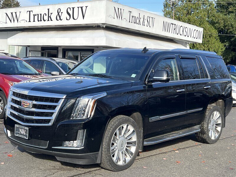 2017 Cadillac Escalade Luxury EcoTec3 6.2L V8 420hp, 4X4, Tow Hitch , 7 Seats, Leather Interior, Heat & Cool Seats, Moonroof, Parking Sensors, Navigation, Heads Up Display, Backup Camera, Rearview Mirror Cam, Running Boards. - Photo 1 - Milwaukie, OR 97267