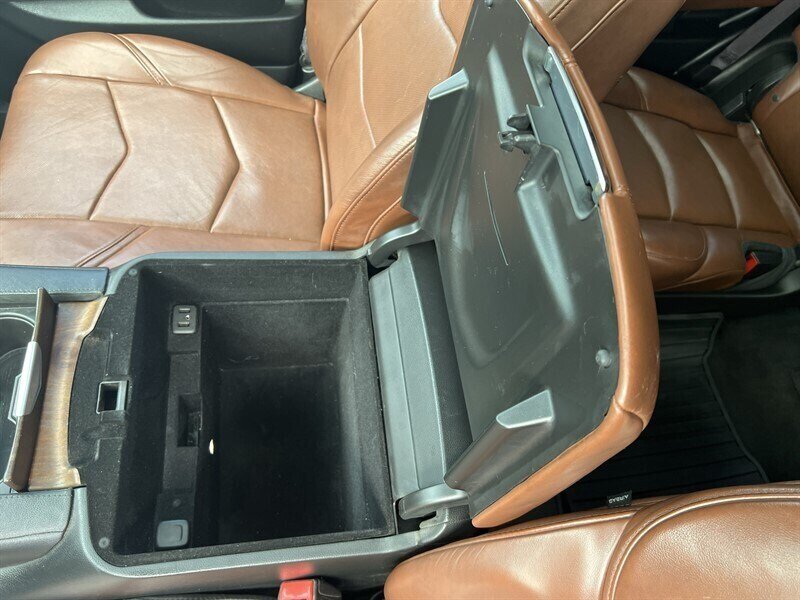 2017 Cadillac Escalade Luxury EcoTec3 6.2L V8 420hp, 4X4, Tow Hitch , 7 Seats, Leather Interior, Heat & Cool Seats, Moonroof, Parking Sensors, Navigation, Heads Up Display, Backup Camera, Rearview Mirror Cam, Running Boards. - Photo 21 - Milwaukie, OR 97267