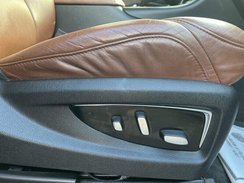 2017 Cadillac Escalade Luxury EcoTec3 6.2L V8 420hp, 4X4, Tow Hitch , 7 Seats, Leather Interior, Heat & Cool Seats, Moonroof, Parking Sensors, Navigation, Heads Up Display, Backup Camera, Rearview Mirror Cam, Running Boards. - Photo 19 - Milwaukie, OR 97267