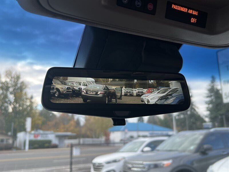 2017 Cadillac Escalade Luxury EcoTec3 6.2L V8 420hp, 4X4, Tow Hitch , 7 Seats, Leather Interior, Heat & Cool Seats, Moonroof, Parking Sensors, Navigation, Heads Up Display, Backup Camera, Rearview Mirror Cam, Running Boards. - Photo 32 - Milwaukie, OR 97267