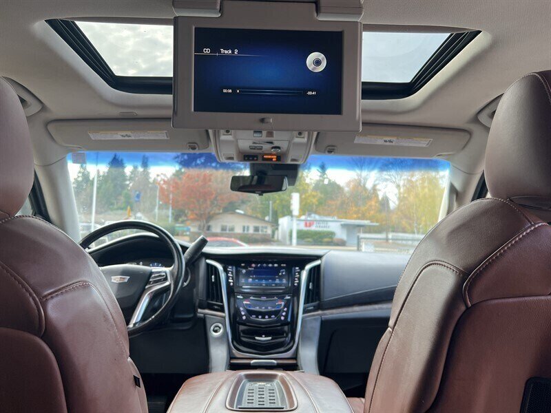 2017 Cadillac Escalade Luxury EcoTec3 6.2L V8 420hp, 4X4, Tow Hitch , 7 Seats, Leather Interior, Heat & Cool Seats, Moonroof, Parking Sensors, Navigation, Heads Up Display, Backup Camera, Rearview Mirror Cam, Running Boards. - Photo 33 - Milwaukie, OR 97267
