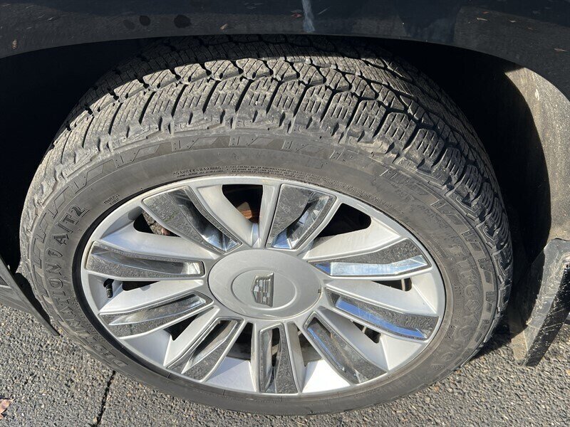 2017 Cadillac Escalade Luxury EcoTec3 6.2L V8 420hp, 4X4, Tow Hitch , 7 Seats, Leather Interior, Heat & Cool Seats, Moonroof, Parking Sensors, Navigation, Heads Up Display, Backup Camera, Rearview Mirror Cam, Running Boards. - Photo 45 - Milwaukie, OR 97267