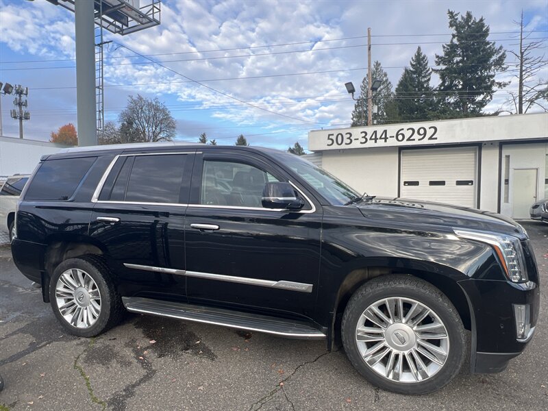 2017 Cadillac Escalade Luxury EcoTec3 6.2L V8 420hp 460ft, 4X4, Tow Hitch , 7 Seats, Leather Interior, Heat & Cool Seats, Moonroof, Parking Sensors, Navigation, Heads Up Display, Backup Camera, Rearview Mirror Cam, Running Boards. - Photo 5 - Milwaukie, OR 97267