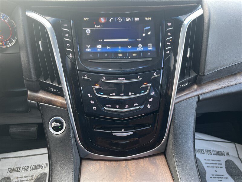 2017 Cadillac Escalade Luxury EcoTec3 6.2L V8 420hp, 4X4, Tow Hitch , 7 Seats, Leather Interior, Heat & Cool Seats, Moonroof, Parking Sensors, Navigation, Heads Up Display, Backup Camera, Rearview Mirror Cam, Running Boards. - Photo 30 - Milwaukie, OR 97267