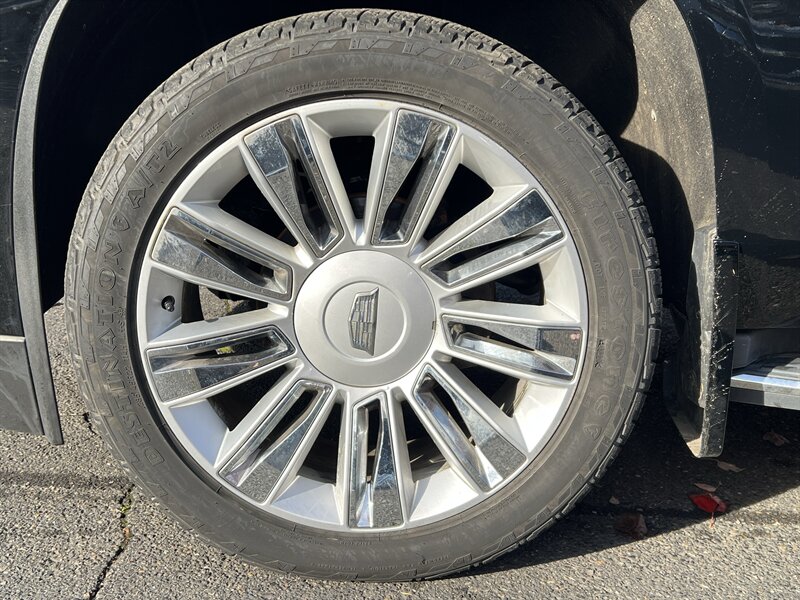 2017 Cadillac Escalade Luxury EcoTec3 6.2L V8 420hp 460ft, 4X4, Tow Hitch , 7 Seats, Leather Interior, Heat & Cool Seats, Moonroof, Parking Sensors, Navigation, Heads Up Display, Backup Camera, Rearview Mirror Cam, Running Boards. - Photo 46 - Milwaukie, OR 97267