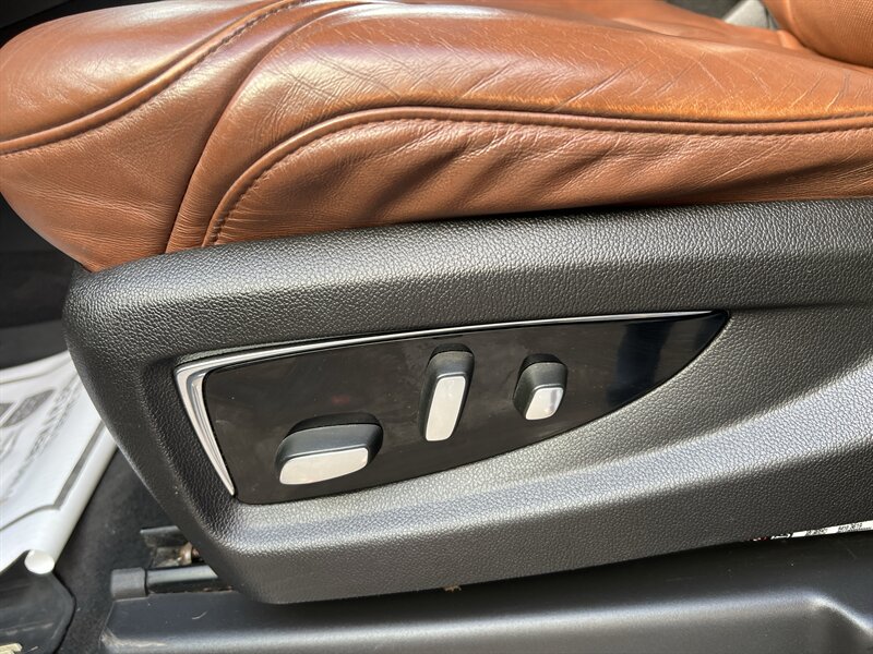 2017 Cadillac Escalade Luxury EcoTec3 6.2L V8 420hp 460ft, 4X4, Tow Hitch , 7 Seats, Leather Interior, Heat & Cool Seats, Moonroof, Parking Sensors, Navigation, Heads Up Display, Backup Camera, Rearview Mirror Cam, Running Boards. - Photo 18 - Milwaukie, OR 97267