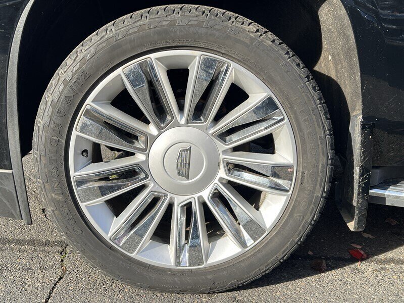 2017 Cadillac Escalade Luxury EcoTec3 6.2L V8 420hp, 4X4, Tow Hitch , 7 Seats, Leather Interior, Heat & Cool Seats, Moonroof, Parking Sensors, Navigation, Heads Up Display, Backup Camera, Rearview Mirror Cam, Running Boards. - Photo 46 - Milwaukie, OR 97267