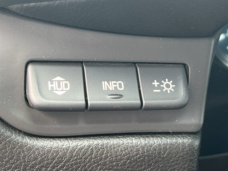 2017 Cadillac Escalade Luxury EcoTec3 6.2L V8 420hp, 4X4, Tow Hitch , 7 Seats, Leather Interior, Heat & Cool Seats, Moonroof, Parking Sensors, Navigation, Heads Up Display, Backup Camera, Rearview Mirror Cam, Running Boards. - Photo 41 - Milwaukie, OR 97267