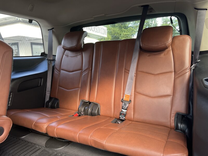 2017 Cadillac Escalade Luxury EcoTec3 6.2L V8 420hp 460ft, 4X4, Tow Hitch , 7 Seats, Leather Interior, Heat & Cool Seats, Moonroof, Parking Sensors, Navigation, Heads Up Display, Backup Camera, Rearview Mirror Cam, Running Boards. - Photo 15 - Milwaukie, OR 97267