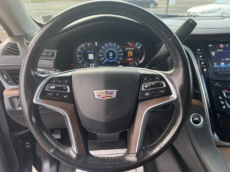 2017 Cadillac Escalade Luxury EcoTec3 6.2L V8 420hp, 4X4, Tow Hitch , 7 Seats, Leather Interior, Heat & Cool Seats, Moonroof, Parking Sensors, Navigation, Heads Up Display, Backup Camera, Rearview Mirror Cam, Running Boards. - Photo 24 - Milwaukie, OR 97267