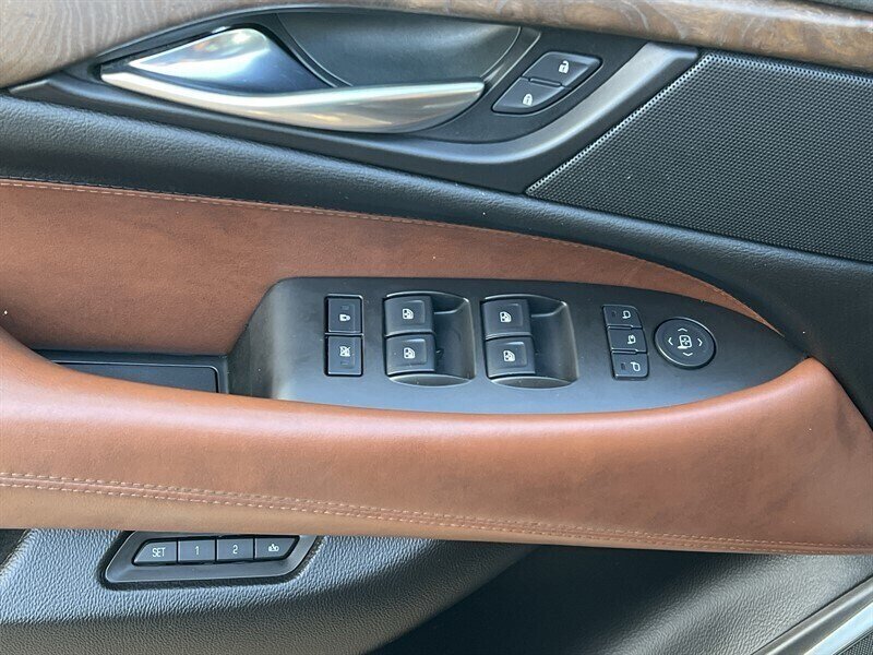 2017 Cadillac Escalade Luxury EcoTec3 6.2L V8 420hp, 4X4, Tow Hitch , 7 Seats, Leather Interior, Heat & Cool Seats, Moonroof, Parking Sensors, Navigation, Heads Up Display, Backup Camera, Rearview Mirror Cam, Running Boards. - Photo 17 - Milwaukie, OR 97267