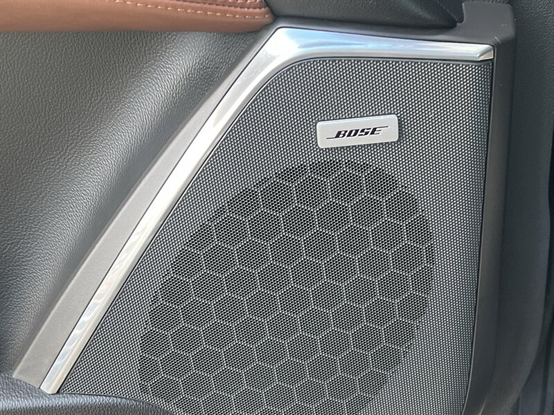 2017 Cadillac Escalade Luxury EcoTec3 6.2L V8 420hp 460ft, 4X4, Tow Hitch , 7 Seats, Leather Interior, Heat & Cool Seats, Moonroof, Parking Sensors, Navigation, Heads Up Display, Backup Camera, Rearview Mirror Cam, Running Boards. - Photo 39 - Milwaukie, OR 97267