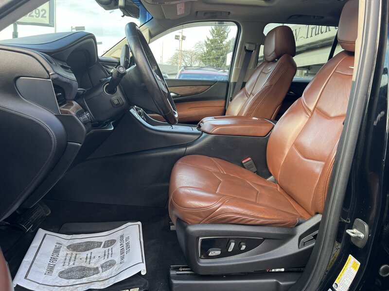 2017 Cadillac Escalade Luxury EcoTec3 6.2L V8 420hp 460ft, 4X4, Tow Hitch , 7 Seats, Leather Interior, Heat & Cool Seats, Moonroof, Parking Sensors, Navigation, Heads Up Display, Backup Camera, Rearview Mirror Cam, Running Boards. - Photo 11 - Milwaukie, OR 97267