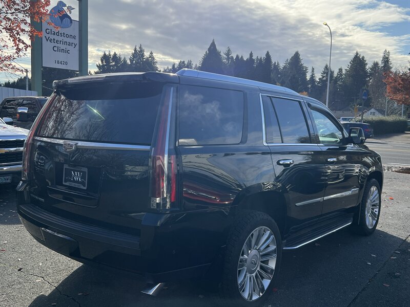 2017 Cadillac Escalade Luxury EcoTec3 6.2L V8 420hp 460ft, 4X4, Tow Hitch , 7 Seats, Leather Interior, Heat & Cool Seats, Moonroof, Parking Sensors, Navigation, Heads Up Display, Backup Camera, Rearview Mirror Cam, Running Boards. - Photo 7 - Milwaukie, OR 97267