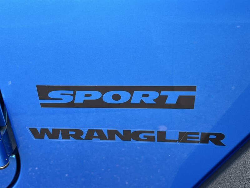 2015 Jeep Wrangler Sport 3.6L V6 285hp 260ft. lbs, Two Door, 4x4, Hard Top, Soft Top, Running Boards, Premium Wheels. - Photo 37 - Milwaukie, OR 97267