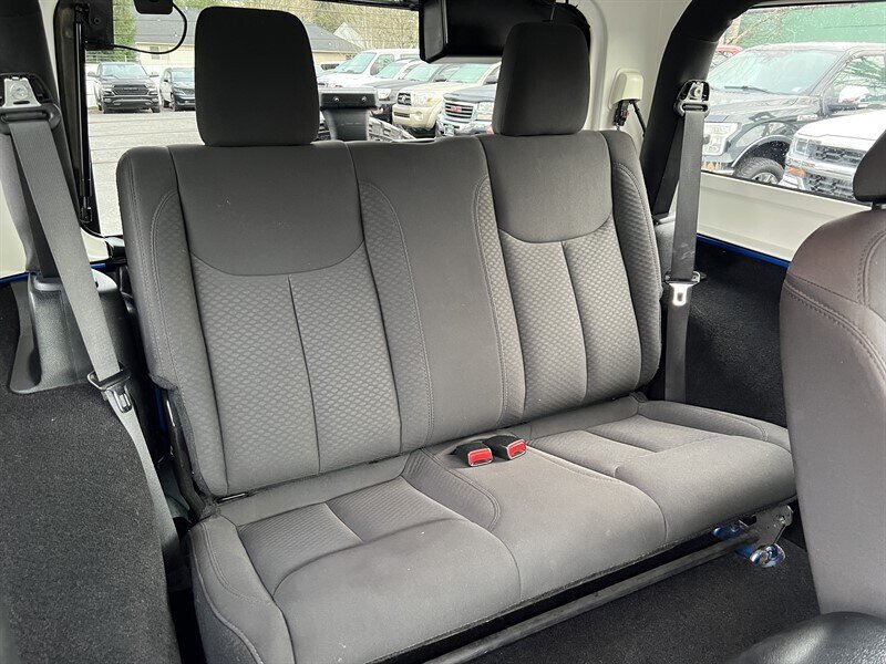 2015 Jeep Wrangler Sport 3.6L V6 285hp 260ft. lbs, Two Door, 4x4, Hard Top, Soft Top, Running Boards, Premium Wheels. - Photo 26 - Milwaukie, OR 97267