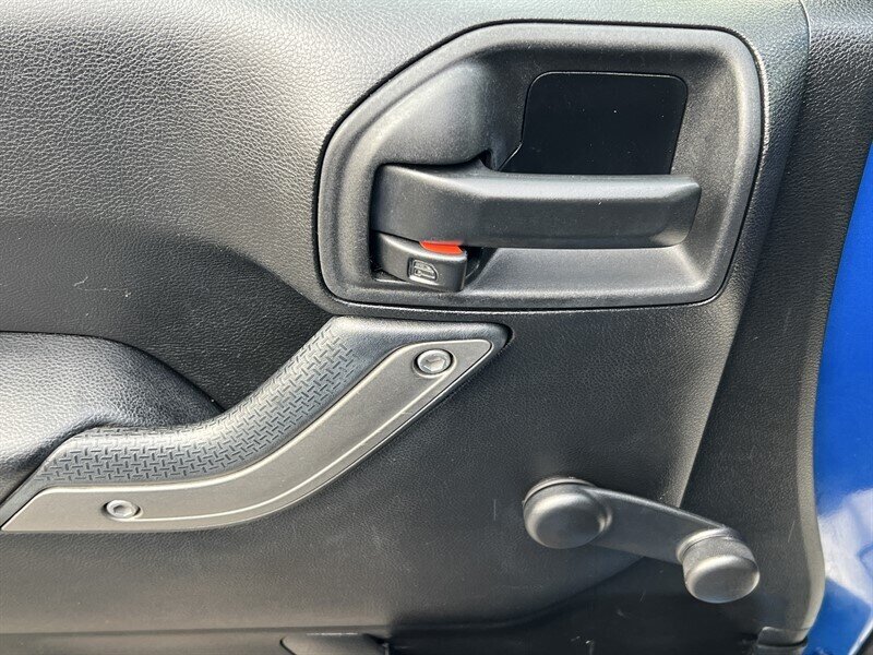 2015 Jeep Wrangler Sport 3.6L V6 285hp 260ft. lbs, Two Door, 4x4, Hard Top, Soft Top, Running Boards, Premium Wheels. - Photo 21 - Milwaukie, OR 97267