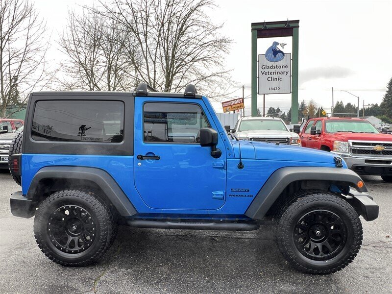 2015 Jeep Wrangler Sport 3.6L V6 285hp 260ft. lbs, Two Door, 4x4, Hard Top, Soft Top, Running Boards, Premium Wheels. - Photo 4 - Milwaukie, OR 97267