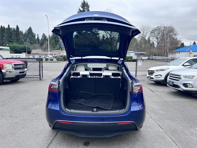 2022 Tesla Model Y Long Range Electric 346hp 389ft. lbs, AWD, Dual Motor, Backup Camera, Navigation, Leather Interior, White Interior, 3rd Row Seating. - Photo 9 - Milwaukie, OR 97267