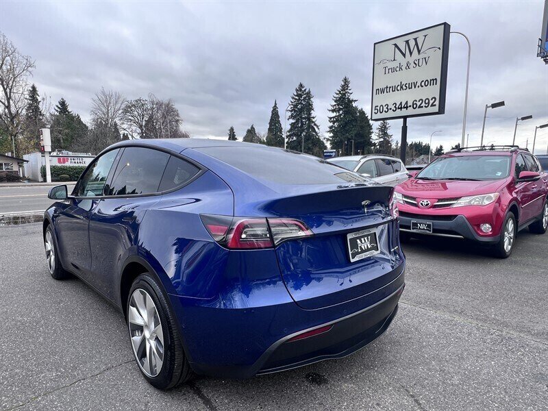 2022 Tesla Model Y Long Range Electric 346hp 389ft. lbs, AWD, Dual Motor, Backup Camera, Navigation, Leather Interior, White Interior, 3rd Row Seating. - Photo 11 - Milwaukie, OR 97267