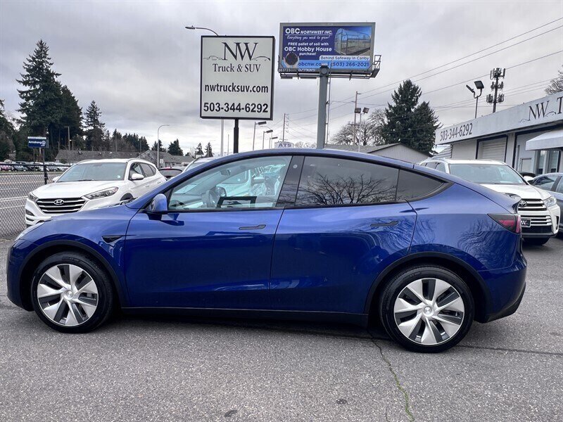 2022 Tesla Model Y Long Range Electric 346hp 389ft. lbs, AWD, Dual Motor, Backup Camera, Navigation, Leather Interior, White Interior, 3rd Row Seating. - Photo 3 - Milwaukie, OR 97267