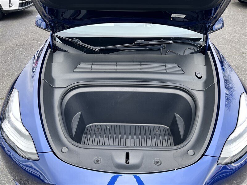 2022 Tesla Model Y Long Range Electric 346hp 389ft. lbs, AWD, Dual Motor, Backup Camera, Navigation, Leather Interior, White Interior, 3rd Row Seating. - Photo 12 - Milwaukie, OR 97267