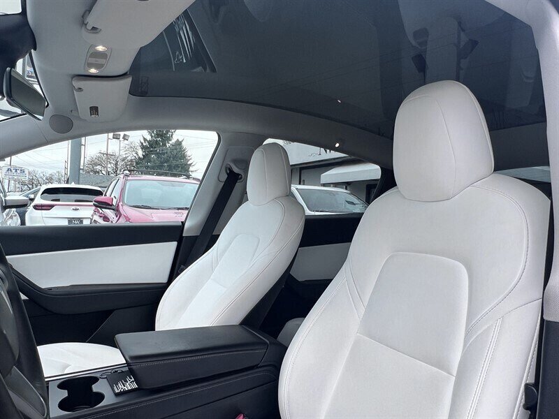 2022 Tesla Model Y Long Range Electric 346hp 389ft. lbs, AWD, Dual Motor, Backup Camera, Navigation, Leather Interior, White Interior, 3rd Row Seating. - Photo 31 - Milwaukie, OR 97267