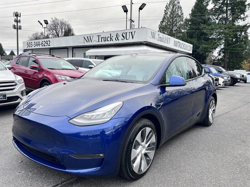 2022 Tesla Model Y Long Range Electric 346hp 389ft. lbs, AWD, Dual Motor, Backup Camera, Navigation, Leather Interior, White Interior, 3rd Row Seating. - Photo 1 - Milwaukie, OR 97267
