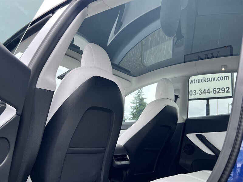 2022 Tesla Model Y Long Range Electric 346hp 389ft. lbs, AWD, Dual Motor, Backup Camera, Navigation, Leather Interior, White Interior, 3rd Row Seating. - Photo 34 - Milwaukie, OR 97267