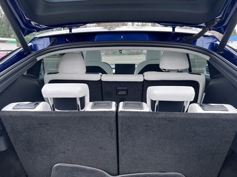 2022 Tesla Model Y Long Range Electric 346hp 389ft. lbs, AWD, Dual Motor, Backup Camera, Navigation, Leather Interior, White Interior, 3rd Row Seating. - Photo 10 - Milwaukie, OR 97267