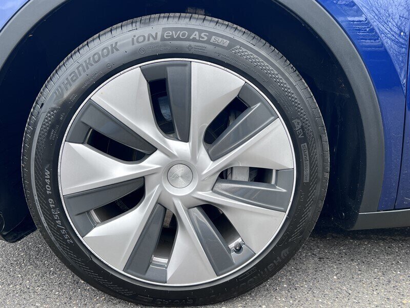 2022 Tesla Model Y Long Range Electric 346hp 389ft. lbs, AWD, Dual Motor, Backup Camera, Navigation, Leather Interior, White Interior, 3rd Row Seating. - Photo 32 - Milwaukie, OR 97267