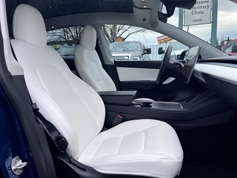 2022 Tesla Model Y Long Range Electric 346hp 389ft. lbs, AWD, Dual Motor, Backup Camera, Navigation, Leather Interior, White Interior, 3rd Row Seating. - Photo 19 - Milwaukie, OR 97267