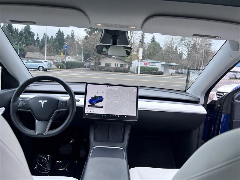 2022 Tesla Model Y Long Range Electric 346hp 389ft. lbs, AWD, Dual Motor, Backup Camera, Navigation, Leather Interior, White Interior, 3rd Row Seating. - Photo 22 - Milwaukie, OR 97267
