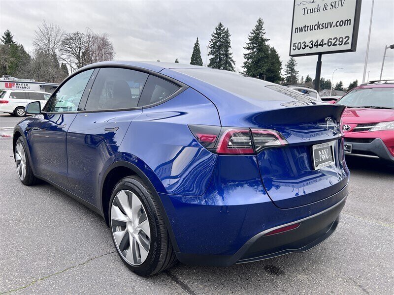 2022 Tesla Model Y Long Range Electric 346hp 389ft. lbs, AWD, Dual Motor, Backup Camera, Navigation, Leather Interior, White Interior, 3rd Row Seating. - Photo 7 - Milwaukie, OR 97267