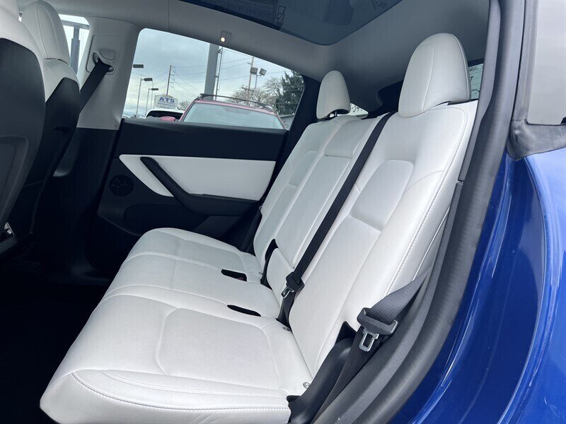 2022 Tesla Model Y Long Range Electric 346hp 389ft. lbs, AWD, Dual Motor, Backup Camera, Navigation, Leather Interior, White Interior, 3rd Row Seating. - Photo 15 - Milwaukie, OR 97267