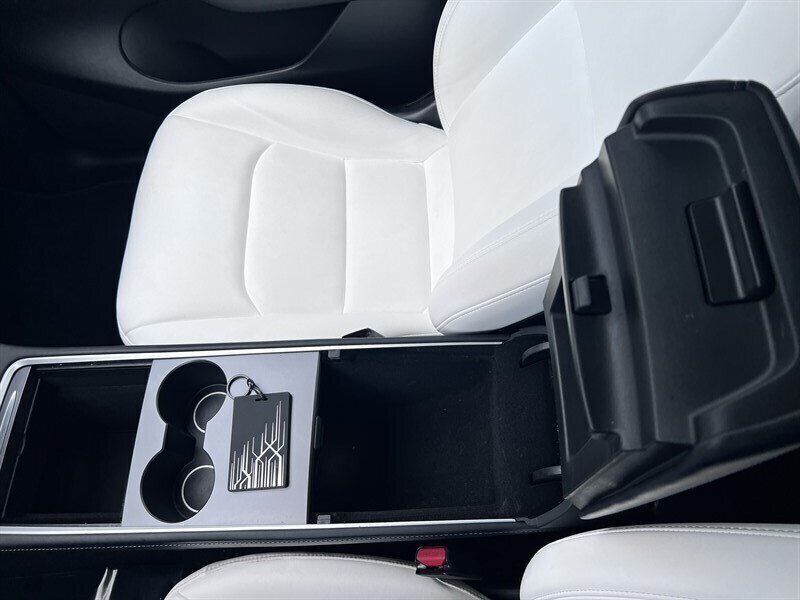 2022 Tesla Model Y Long Range Electric 346hp 389ft. lbs, AWD, Dual Motor, Backup Camera, Navigation, Leather Interior, White Interior, 3rd Row Seating. - Photo 28 - Milwaukie, OR 97267