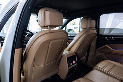 2021 Porsche Cayenne   - Photo 20 - Costa Mesa, CA 92627