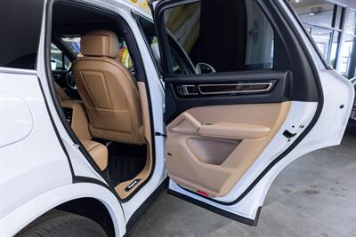 2021 Porsche Cayenne   - Photo 60 - Costa Mesa, CA 92627