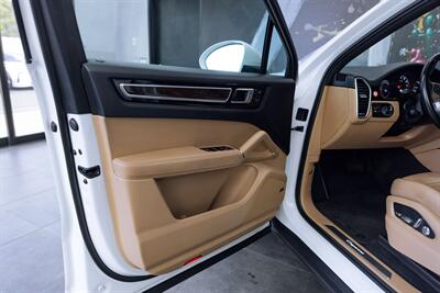 2021 Porsche Cayenne   - Photo 41 - Costa Mesa, CA 92627