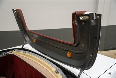 1988 Mercedes-Benz 560-Class 560 SL   - Photo 81 - Costa Mesa, CA 92626