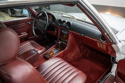 1988 Mercedes-Benz 560-Class 560 SL   - Photo 17 - Costa Mesa, CA 92626