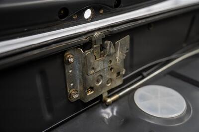 1988 Mercedes-Benz 560-Class 560 SL   - Photo 94 - Costa Mesa, CA 92626