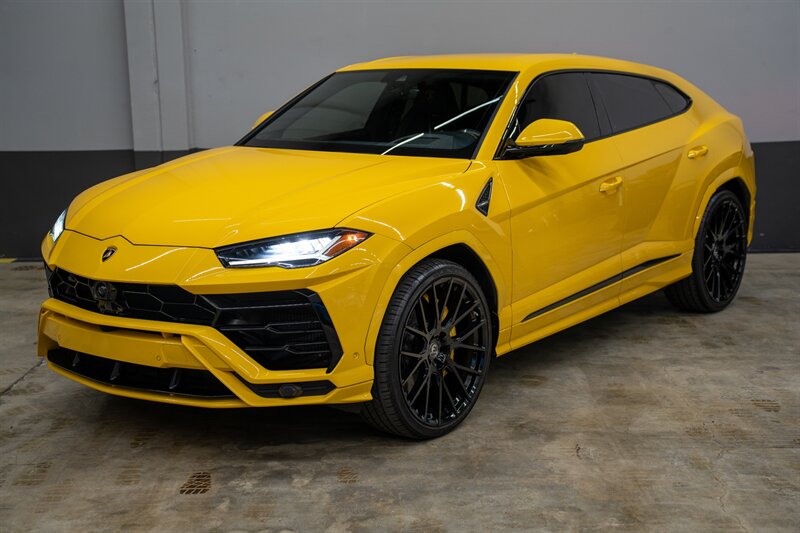 2020 Lamborghini Urus  
