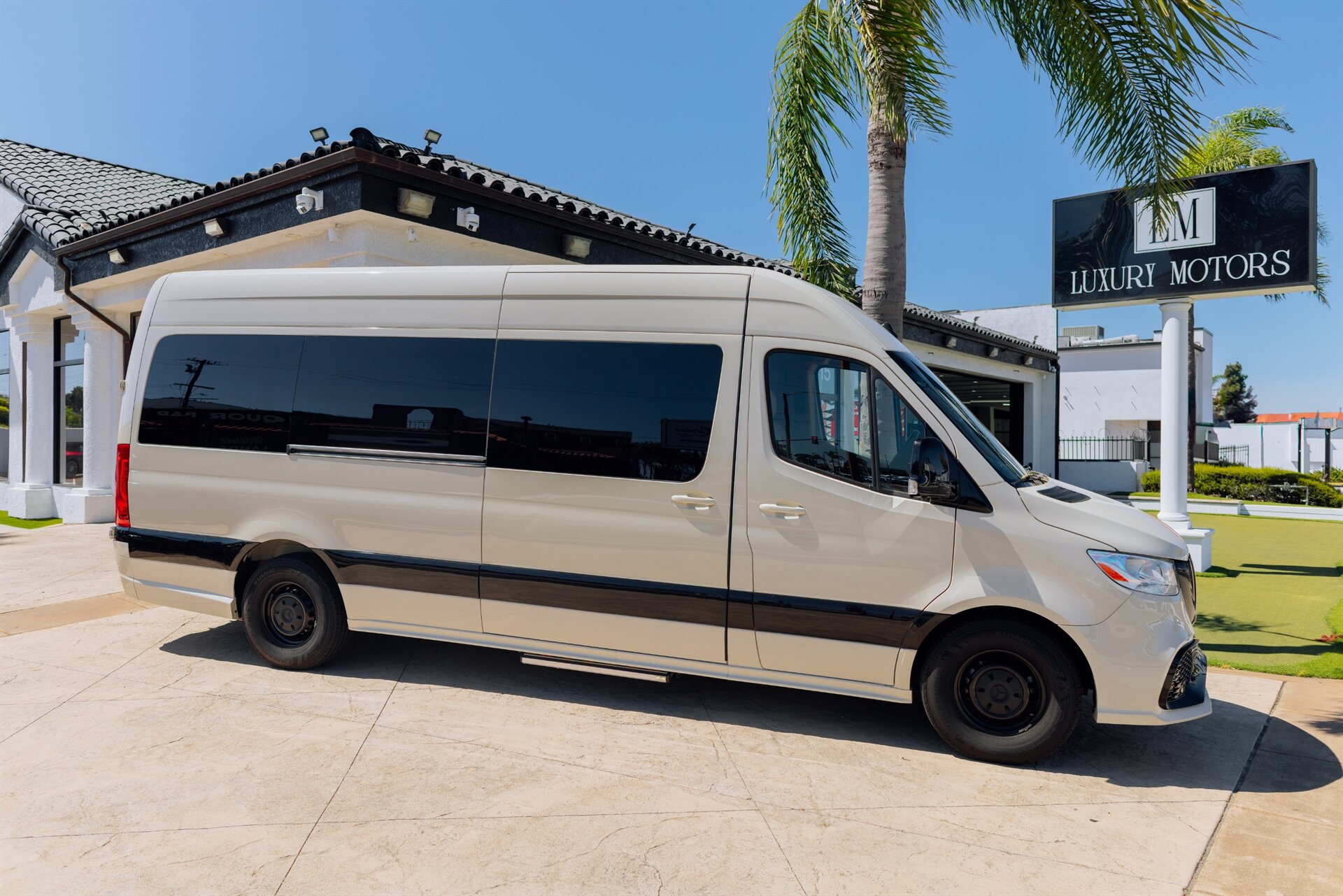 2023 Mercedes-Benz Sprinter 2500   - Photo 1 - Costa Mesa, CA 92627