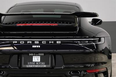 2022 Porsche 911 Carrera S   - Photo 17 - Costa Mesa, CA 92626