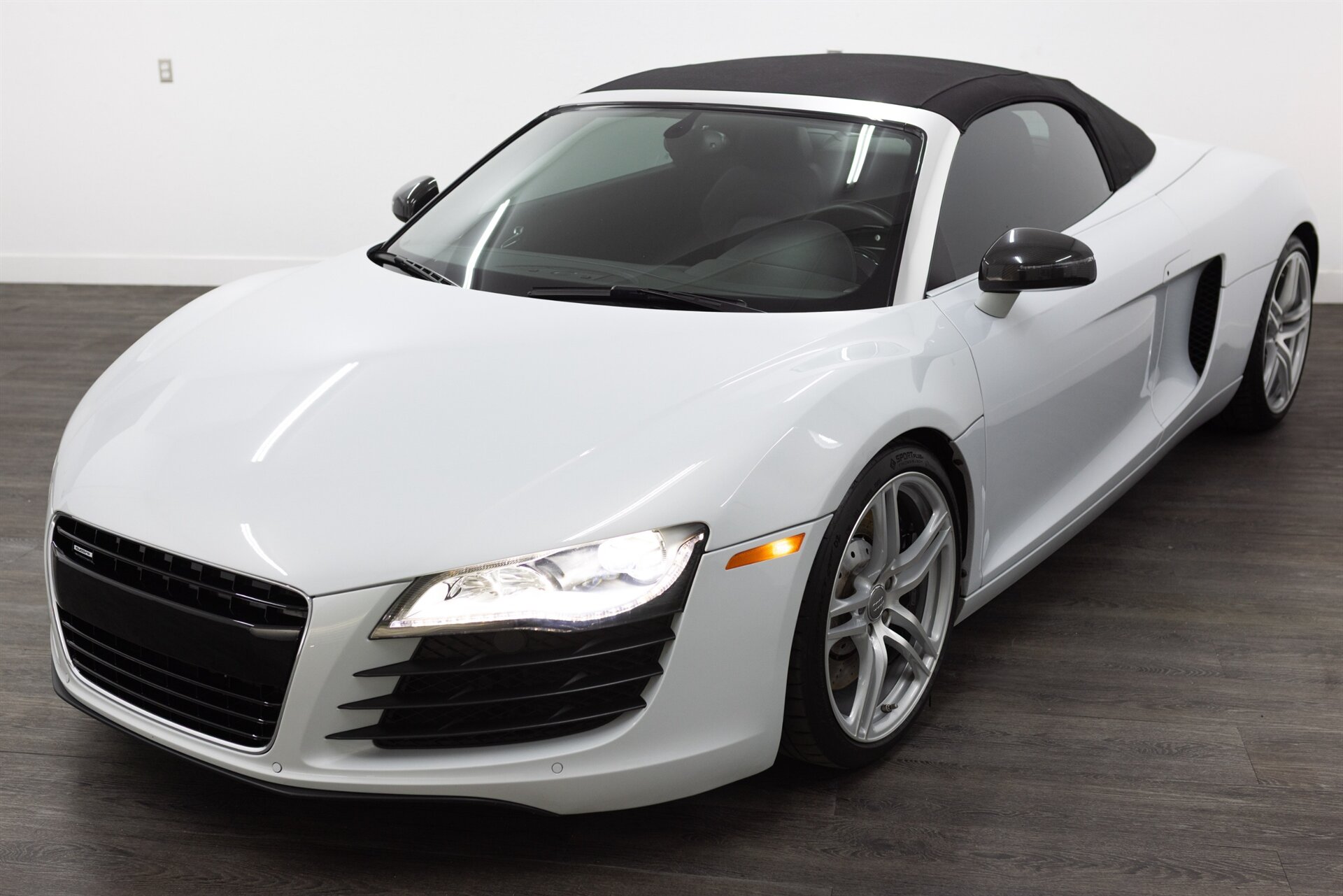 2011 Audi R8 4.2 quattro Spyder   - Photo 1 - Costa Mesa, CA 92626